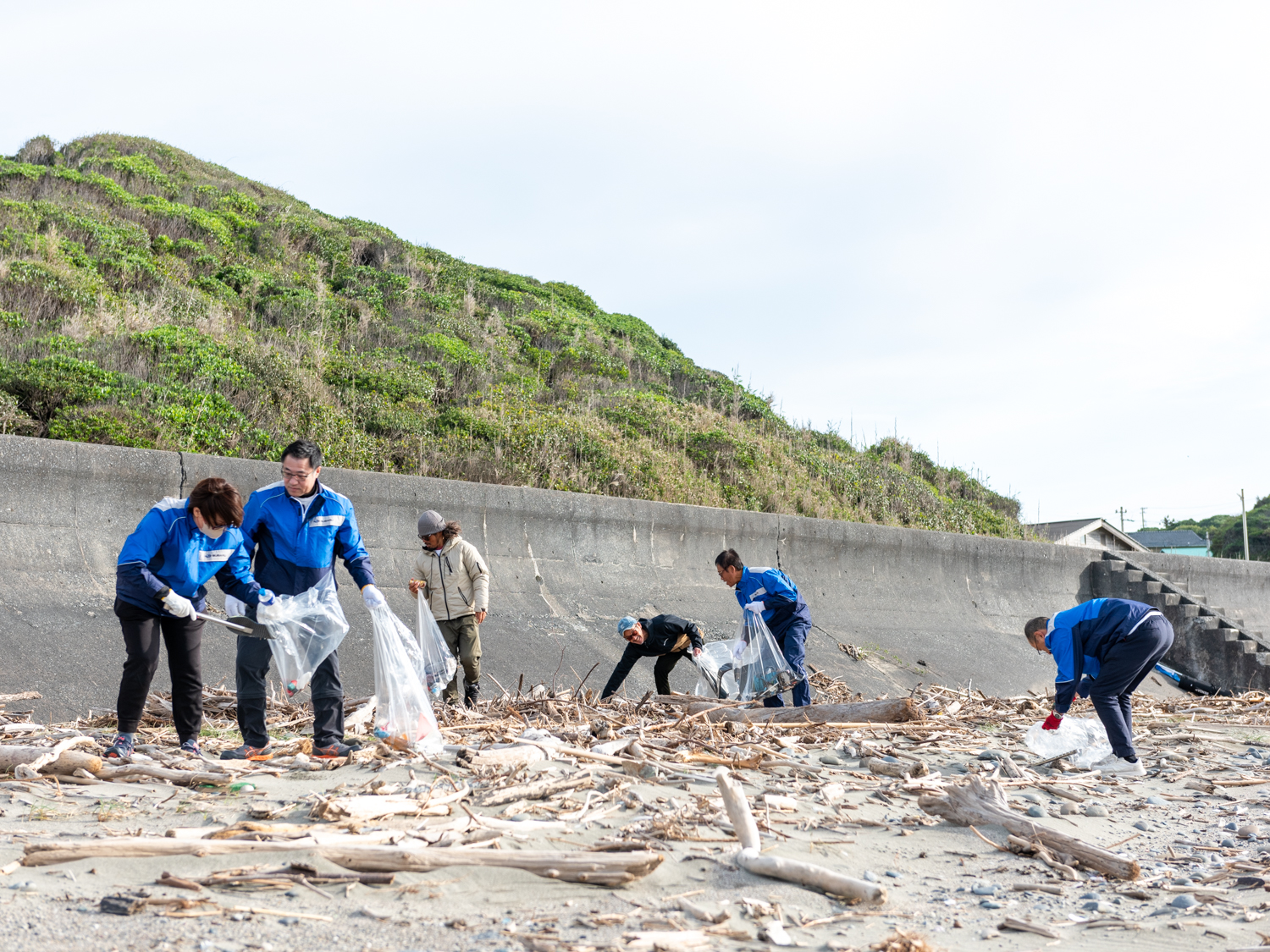 251102_ビーチクリーン_05