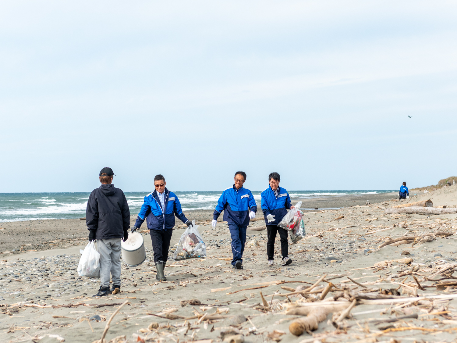 251102_ビーチクリーン_09