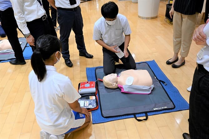 夏季休業を前にAED救命講習会を行いました!